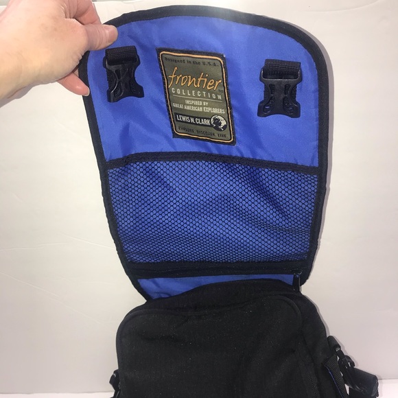 Travel shoulder bag - Picture 3 of 8